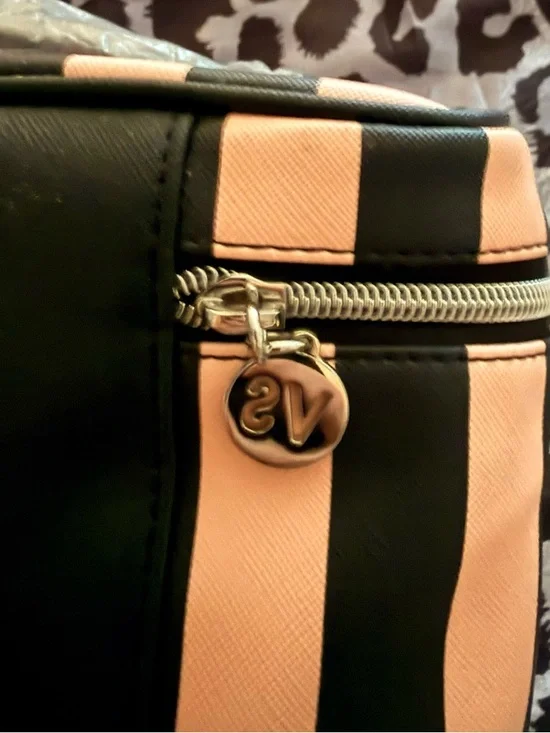Victoria's Secret Pink and Black Striped Cosmetic Case NWT - Picture 4 of 7